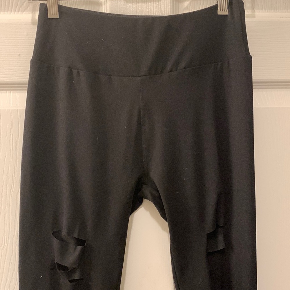 BLACK DISTRESSED LEGGINGS SZ SM POLY/SPANDEX